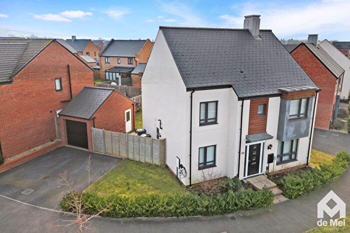 5 Bedroom Detached House For Sale In Sapphire Road, Bishops Cleeve, GL52