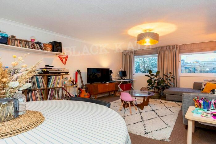 2 Bedroom Flat To Rent In Crouch End Hill, London, N8