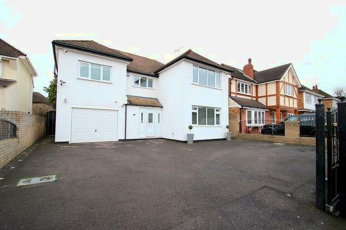 4 Bedroom Detached House To Rent In Nelmes Crescent, Hornchurch, RM11