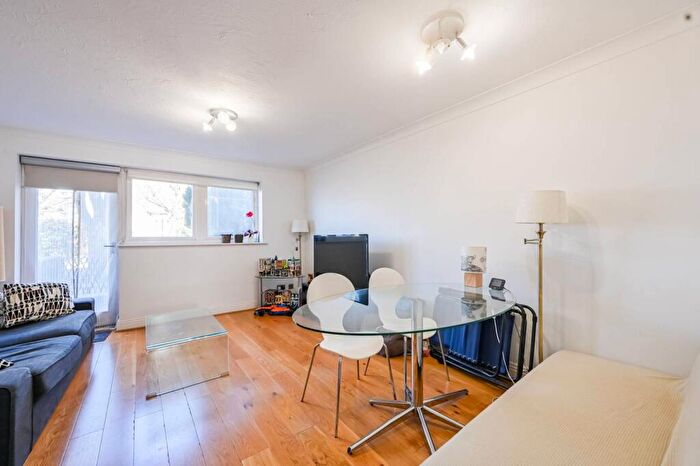 2 Bedroom Maisonette To Rent In Undine Road, Isle Of Dogs, London, E14