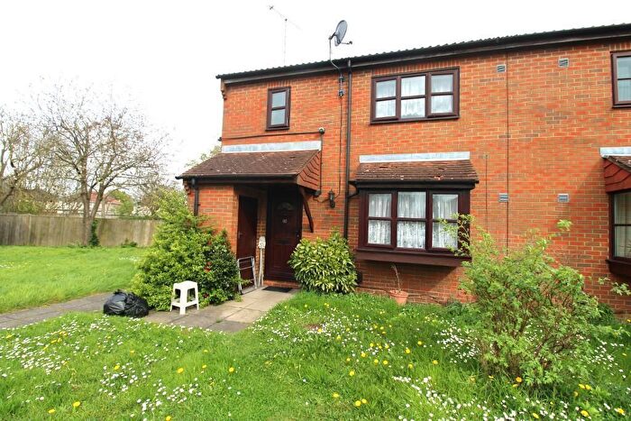 1 Bedroom Semi-Detached House For Sale In Boltons Lane, Harlington, Hayes, UB3