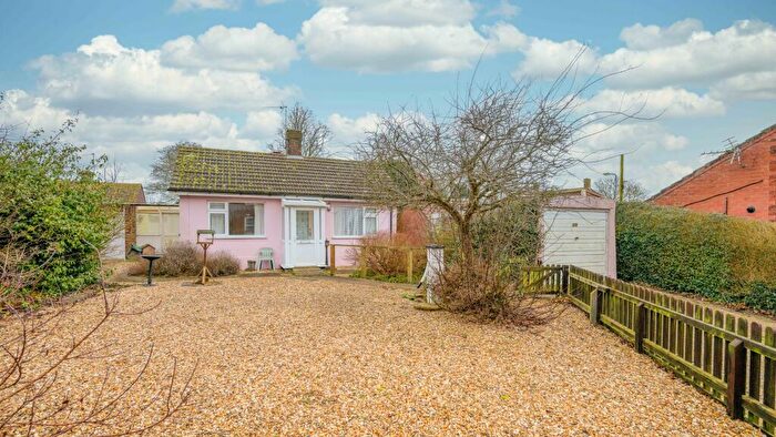 2 Bedroom Detached Bungalow For Sale In Main Road, Hundleby, PE23