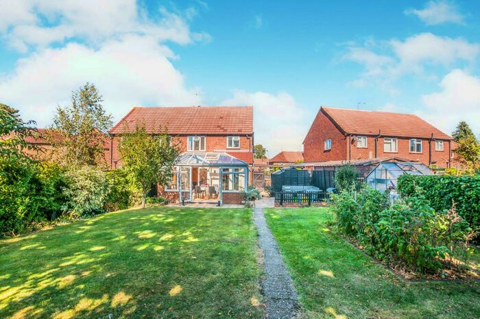 3 Bedroom House To Rent In Graham Close, Maidenhead, SL6