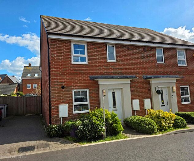 3 Bedroom Semi Detached House For Sale In Nutmeg Close, Broughton, Aylesbury, HP22