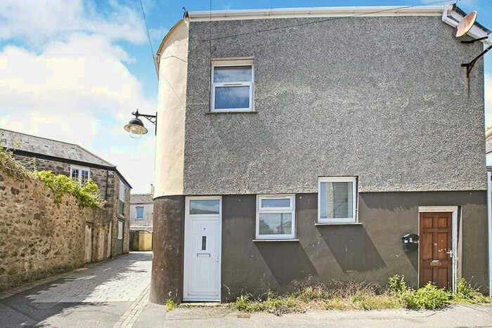 2 Bedroom Flat To Rent In Gurneys Lane, Camborne, Cornwall, TR14