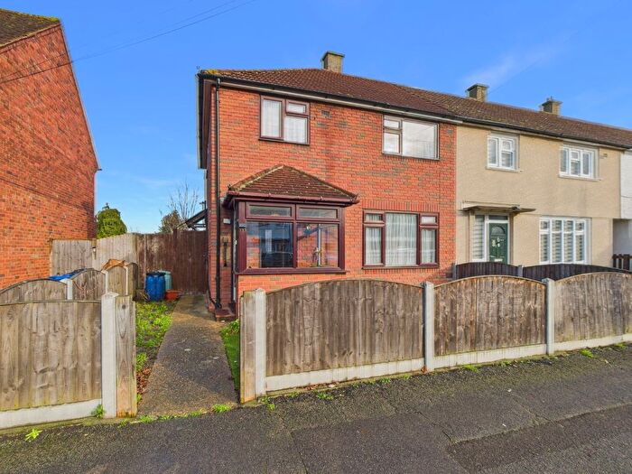 3 Bedroom End Of Terrace House For Sale In Annalee Road, South Ockendon, Essex, RM15