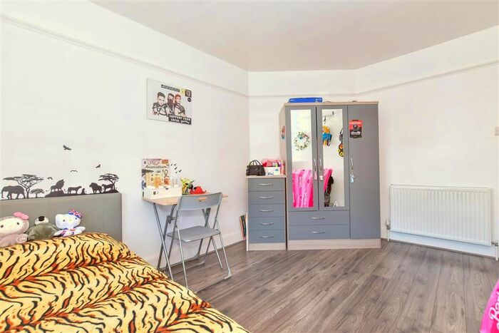 3 Bedroom Terraced House For Sale In Chatsworth Avenue, Cosham, Portsmouth, Hampshire, PO6