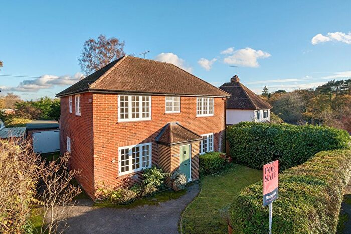 4 Bedroom Detached House For Sale In Guildford Road, Lightwater, GU18