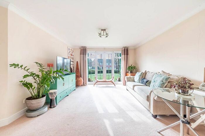 2 Bedroom Flat For Sale In Uxbridge Road, Pinner, HA5