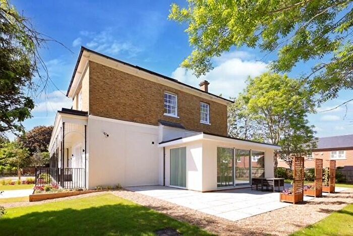 2 Bedroom Flat For Sale In Mobbs Close, Slough, SL2
