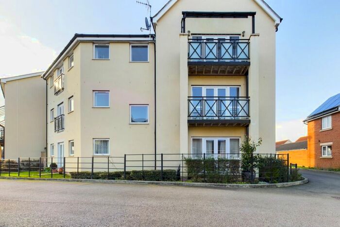 2 Bedroom Flat To Rent In Wagtail Crescent, Portishead, Bristol, BS20