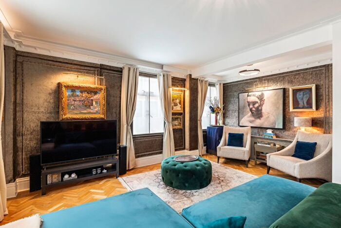 3 Bedroom Flat To Rent In Flat, Brymon Court, - Montagu Square, London, W1H