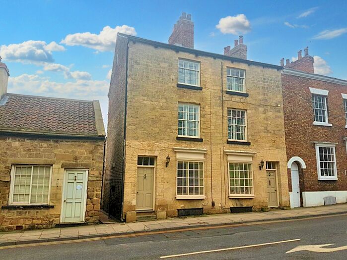3 Bedroom Town House To Rent In High Street, Knaresborough, HG5