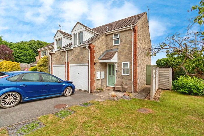 3 Bedroom End Of Terrace House For Sale In Sumsions Drive, Corsham, SN13
