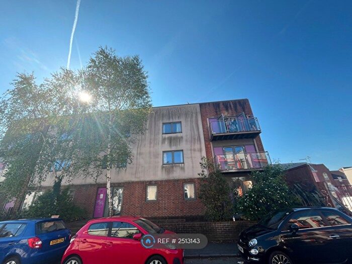 2 Bedroom Flat To Rent In Argyle Court, St. Pauls, Bristol, BS2