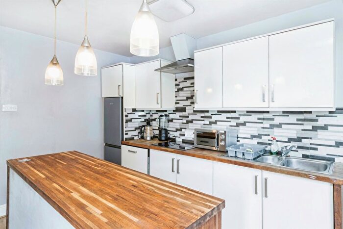 2 Bedroom Flat For Sale In Hele Road, Torquay, TQ2