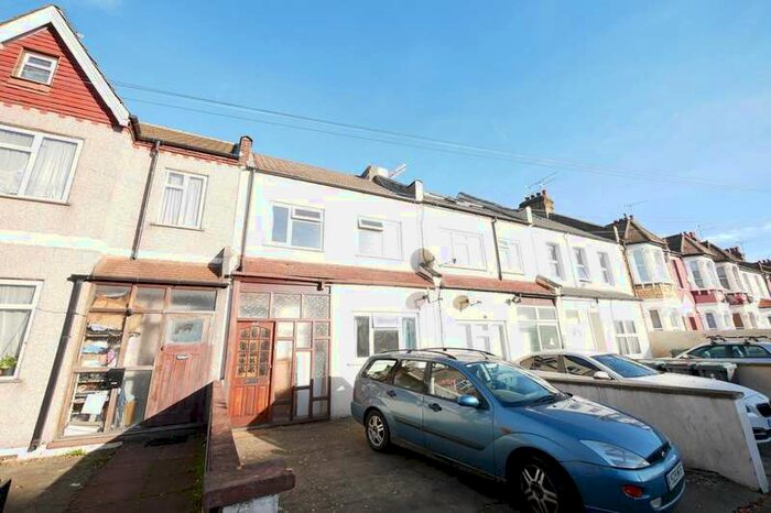 4 Bedroom Terraced House To Rent In Granville Road, Wood Green, N22