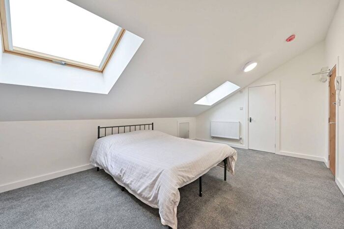 Studio To Rent In Deer Park Road, Merton, Wimbledon, SW19