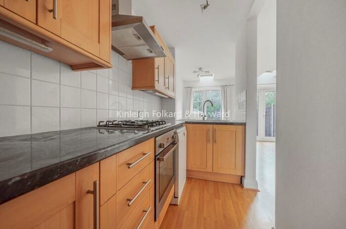 4 Bedroom House To Rent In St. Johns Close London, N14