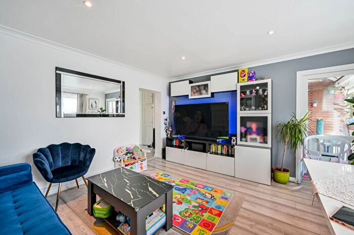 3 Bedroom Flat To Rent In Stuart Road, Ham, Richmond, TW10