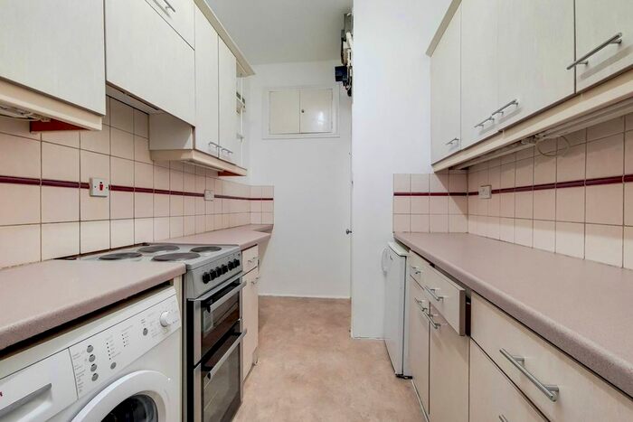 2 Bedroom Flat To Rent In Hertford Street, Mayfair, London, W1J