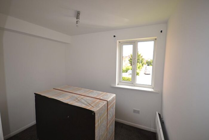 Studio To Rent In Express Drive, Ilford, IG3