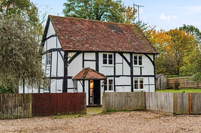 3 Bedroom Detached House To Rent In Reading Road, Wokingham, RG41