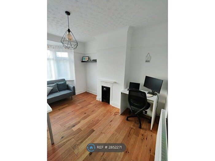 1 Bedroom Flat To Rent In St. Albans Road, Watford, WD24