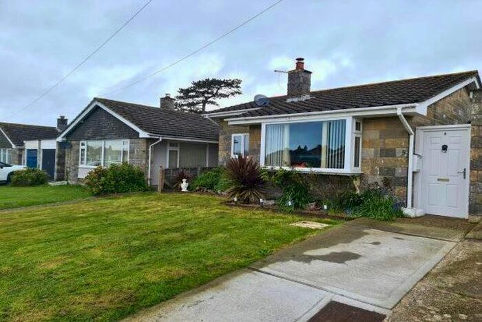 2 Bedroom Bungalow To Rent In Atkinson Drive, Newport, PO30