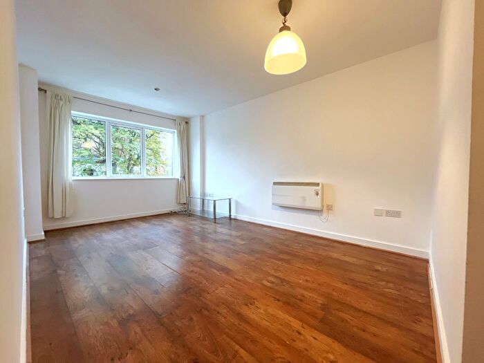 1 Bedroom Flat To Rent In Park Road, Colliers Wood, SW19