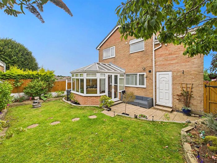 4 Bedroom Detached House For Sale In Landseer Close, Dronfield, S18