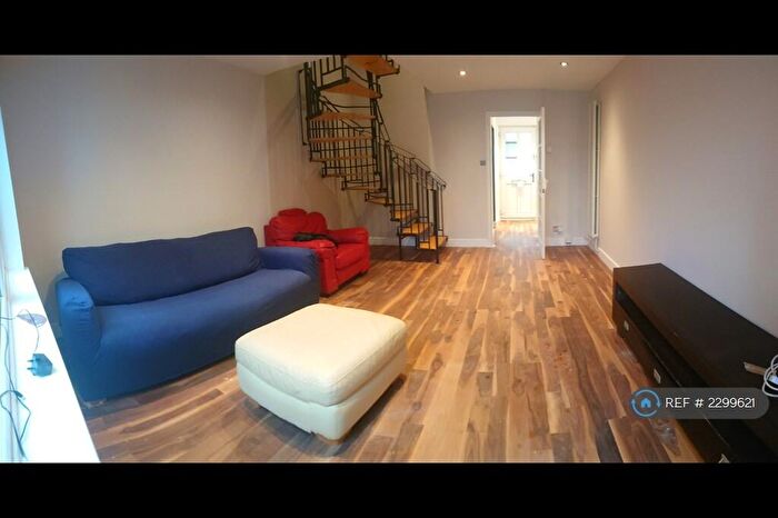 2 Bedroom Terraced House To Rent In Tiller Road, London, E14