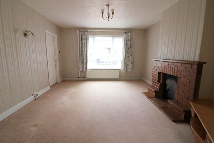 3 Bedroom End Of Terrace House For Sale In Eaton Valley Road, Luton, Bedfordshire, LU2