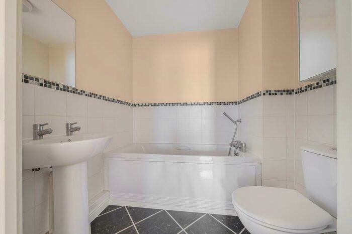 2 Bedroom Apartment To Rent In Bathing Place, Witney, OX28