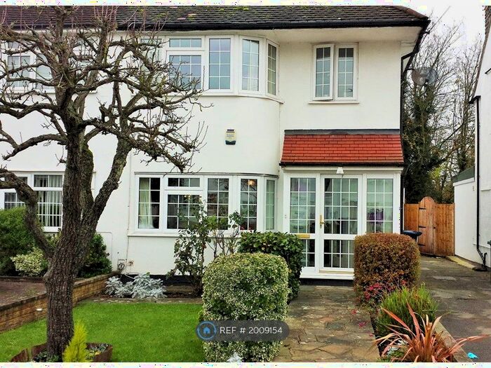 4 Bedroom Semi-Detached House To Rent In Mill Ridge, Edgware, HA8