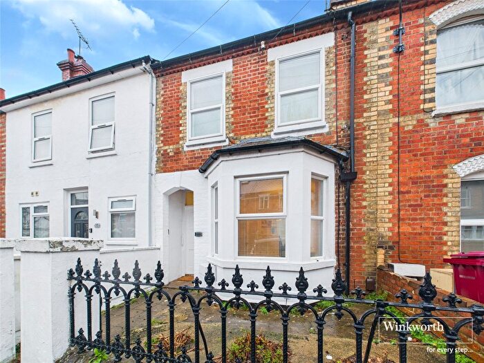 3 Bedroom Terraced House For Sale In De Beauvoir Road, Reading, Berkshire, RG1