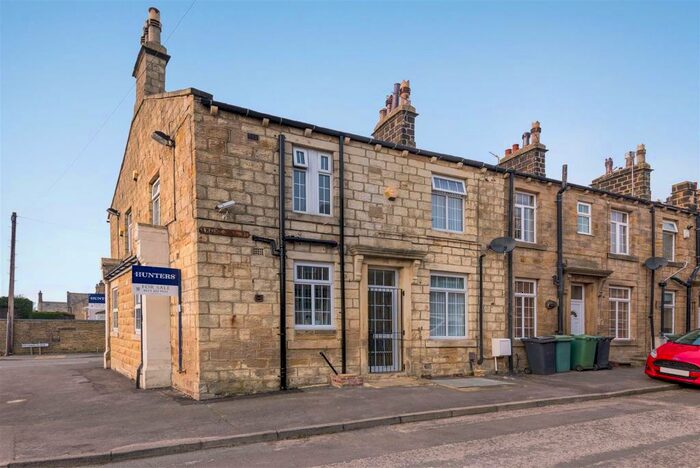 2 Bedroom Apartment To Rent In Swaine Hill Street, Yeadon, Leeds, LS19