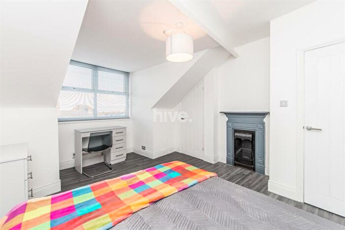 2 Bedroom Apartment To Rent In Simonside Terrace, Heaton, Newcastle Upon Tyne, NE6
