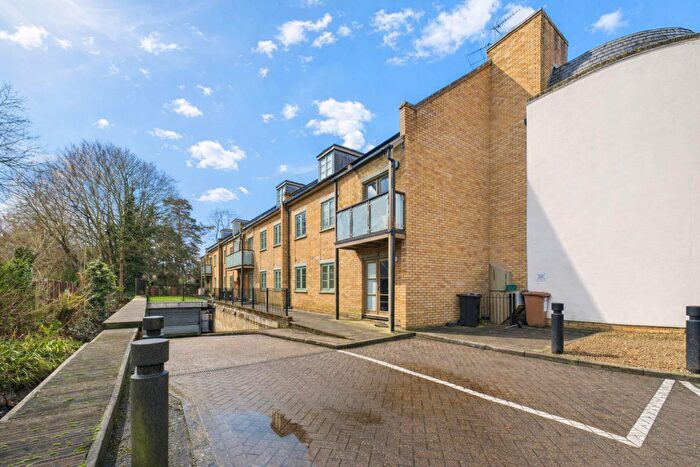 2 Bedroom Flat To Rent In Starlings Bridge, Nightingale Road, Hitchin, SG5