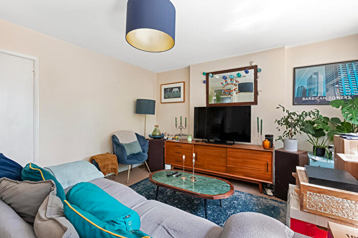 2 Bedroom Apartment To Rent In Oakcroft Road, London, SE13