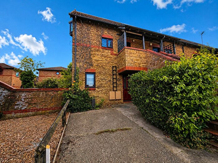 Flat To Rent In Rhuddlan Close, Shenley Church End, MK5