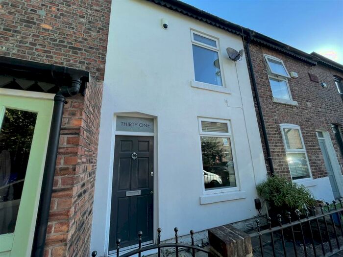 2 Bedroom House To Rent In Crossland Road, Manchester, M21