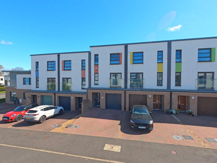 3 Bedroom Town House For Sale In Arthur Henderson Avenue, Paisley, PA2