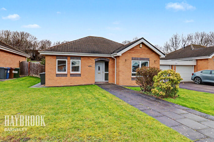 2 Bedroom Link Detached House For Sale In Pine Close, Hoyland, S74