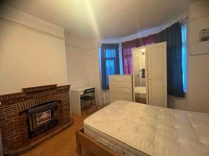 Studio To Rent In Stoke Road, Slough, SL2