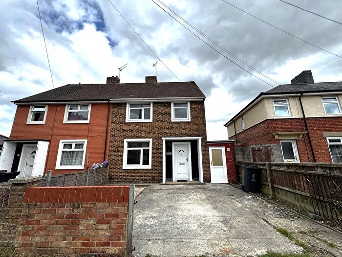 3 Bedroom Semi-Detached House For Sale In Acacia Grove, Swindon, SN2