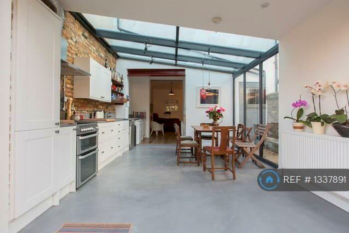 2 Bedroom Flat To Rent In Moray Road, London, N4