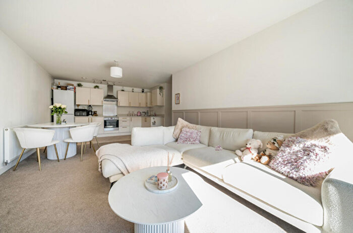 2 Bedroom Apartment For Sale In Kingman Way, Newbury, Berkshire, RG14