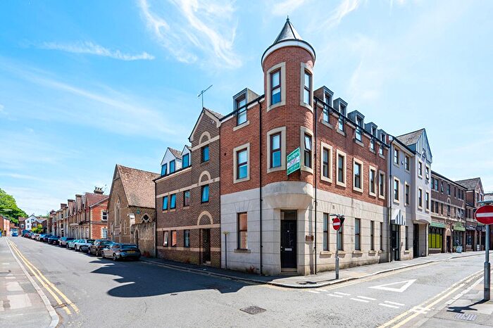 2 Bedroom Flat To Rent In Martyr Road, Guildford, GU1