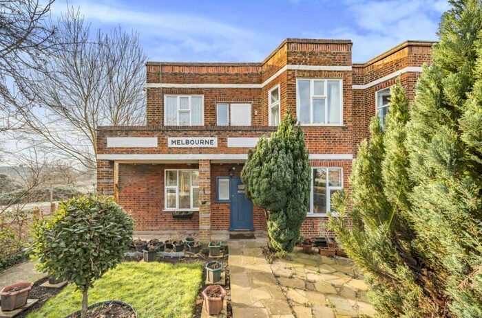 2 Bedroom Maisonette To Rent In Meadway, Twickenham, TW2